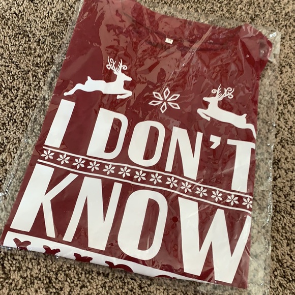 “I don’t know Margo” Christmas Tee - Picture 5 of 5